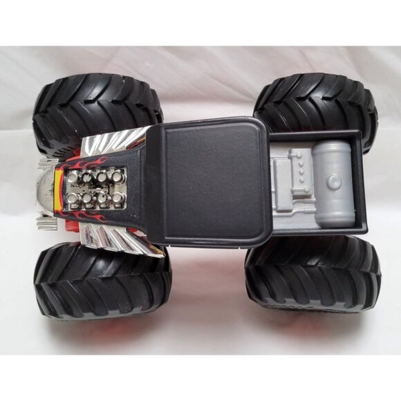 Hot Wheels Monster Truck 1:24 Oversized Die-Cast Bone Shaker Flames Skull - Picture 5 of 6